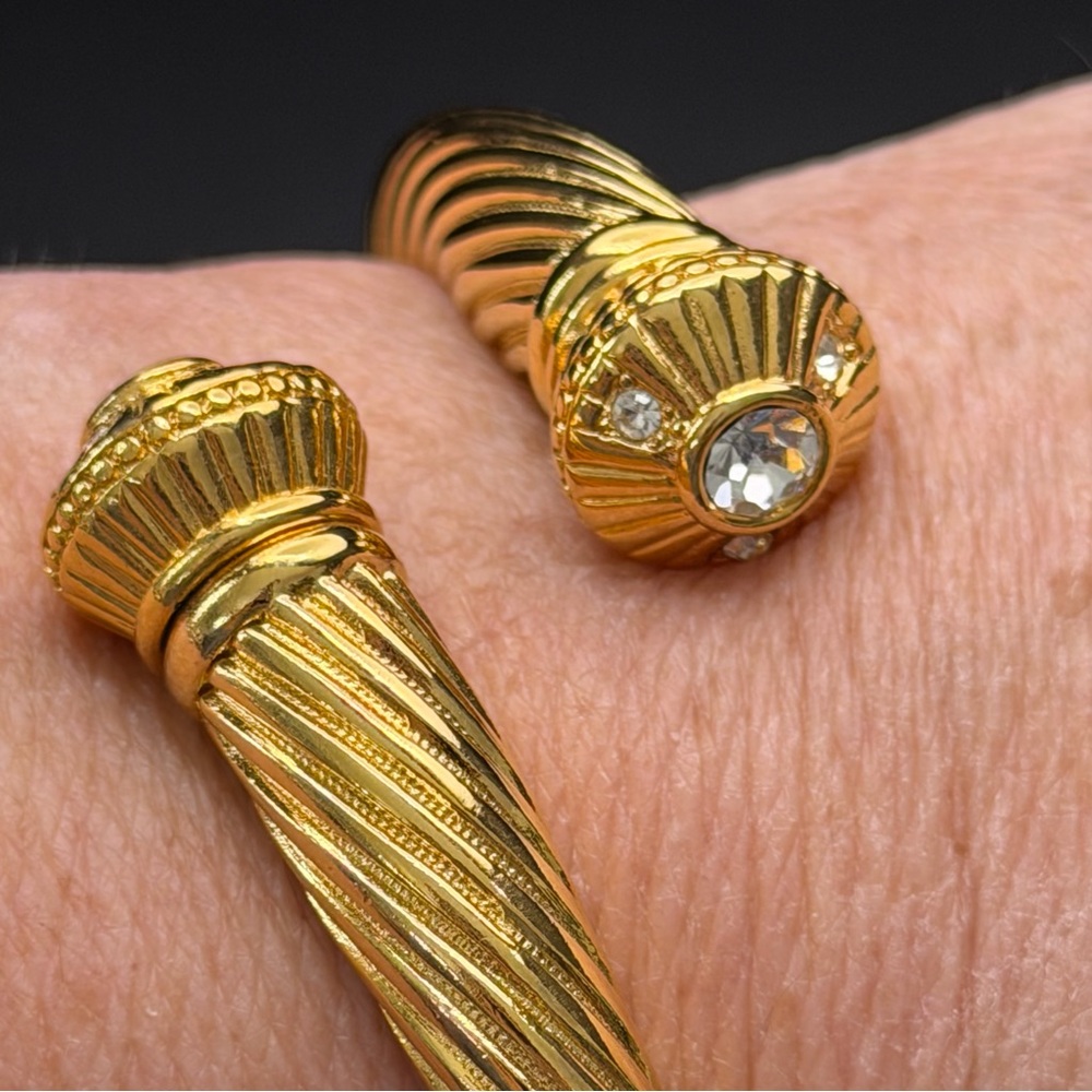 Vintage Joan Rivers 1990’s Hinged Bypass Gold Bracelet with Changeable Tips. - Picture 6 of 15